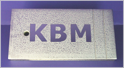KBM処理：PTFEを主成分とする、艶消し黒色のフッ素コーティング